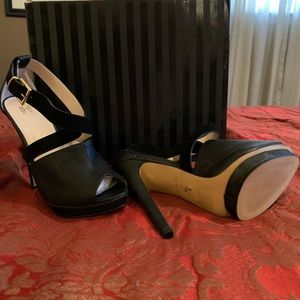 Women’s Victoria’s Secret heels